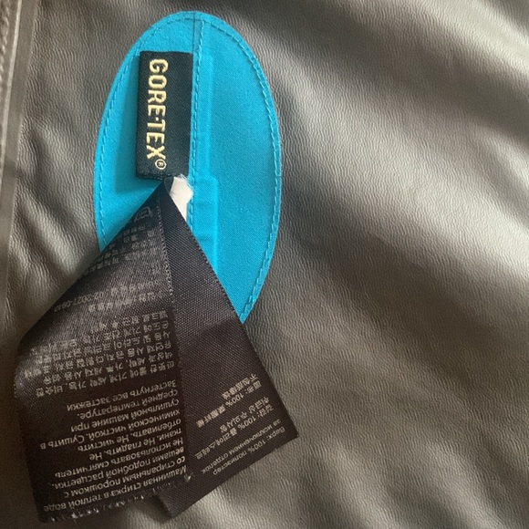 Marmot rain jacket size small - Picture 9 of 16